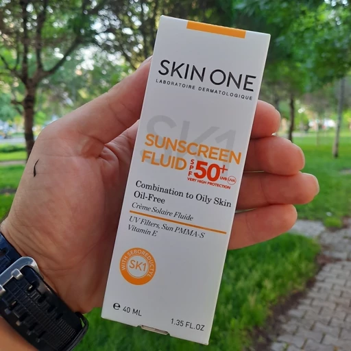فلوئیدضدآفتاب spf50بی رنگ فاقد چربی اسکین وان